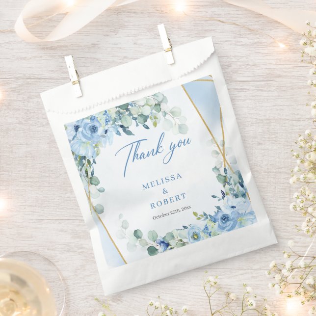 Moderne pastellblaue Blumen Eukalyptus-Goldrahmen Geschenktütchen (Ausgeschnitten)