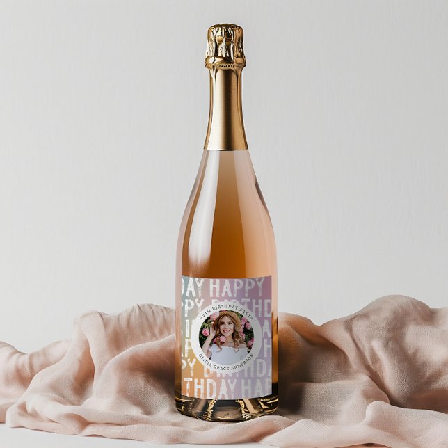 Moderne pastellfarbene Regenbogen-Rosa Foto Geburt Weinetikett (Von Creator hochgeladen)