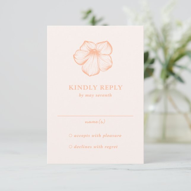 Moderne Peach floral Elegante Hochzeit RSVP Karte (Stehend Vorderseite)