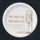 Moderne Perlen und Prosecco Brautparty Pappteller<br><div class="desc">Erleben Sie Ihr Brautparty mit diesen exquisiten "Elegant Modern Pearls and Prosecco" Papier-Tellern. Diese Teller sind mit einer raffinierten Touch gestaltet und verfügen über ein zartes Perl- und Prosecco-Motiv, das jedem Tisch eine raffinierte Eleganz verleiht. Diese Teller aus hochwertigem Papier verbinden Stil mit Komfort und sorgen für eine problemlose Reinigung...</div>