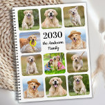 Moderne Personalisierte Haustiere Hunde Familie Ki Planer<br><div class="desc">Individueller Foto-Collage Kalender-Planer für Ihre Familie, Kinder oder Haustiere. Behalt alle Termine für deine Hunde, ob Tierarztbesuche, Welpenspiele, Hundepflege, oder Training für alle organisierten, familiären Termine und Kindertermine ! Unser Foto-Planer hat 11 Fotos, um zu personalisieren, Namen und Text. Design ist vorne und hinten. Ideal für Hundeliebhaber, Hundeliebhaber, Katzen-Liebhaber und...</div>