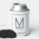 Moderne Personalisierte Monogramm- und Name-Trauze Dosenkühler<br><div class="desc">Fügen Sie eine persönliche Touch zu Ihrer Hochzeit mit personalisierten Trauzeugen kann kühler. Das kann cooler sein mit dem Monogramm des personalisierten Trauzeugen und dem Namen mit Titel und Hochzeitdatum in schwarz-moderner Sans Serif Schriftart Stil auf weißem Hintergrund. Auch perfekt für Trauzeuge,  Brautvater und mehr.</div>