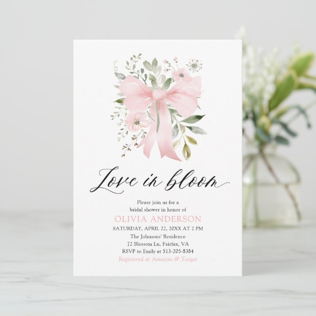 Moderne Pink Bow Blütenblume Liebe im Bloom Brautp Einladung (Stehend Vorderseite)