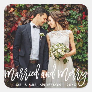 Moderne Pinsel Schrift Verheiratet und Frohe Weihn Quadratischer Aufkleber