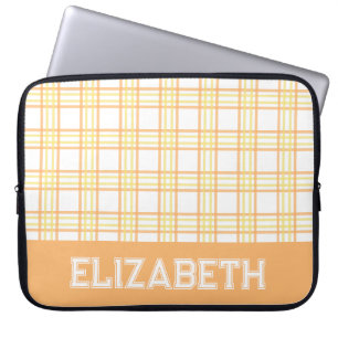 Moderne Preppy-Karot-Varsity-Schrift Orange Gelb Laptopschutzhülle