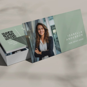 Moderne professionelle Foto im Salbeigrün für Immo Visitenkarte