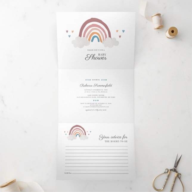 Moderne Rainbow Boho Script Chic Baby Dusche Dreifach Gefaltete Einladung (Innenseite)