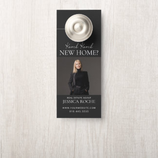 Moderne reale Anwesen Door Hanger | Hello Neighbou Türanhänger