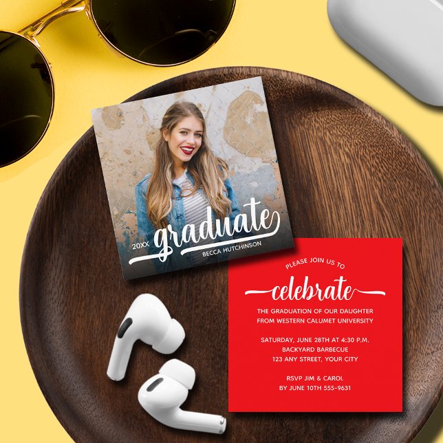 Moderne Red Graduation Party für Foto Begleitkarte (SMALL 2.5" SQUARE graduation invitations are perfect to enclose with announcements or to hand out.)