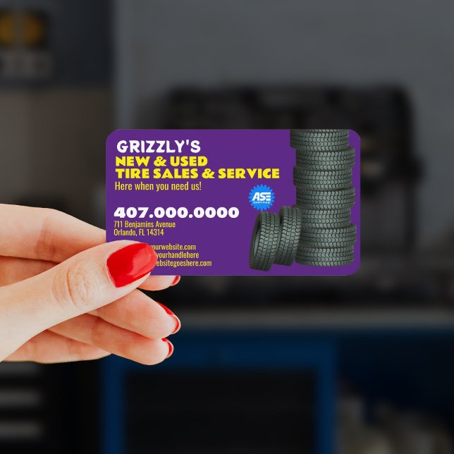 Moderne Reifeservices Individuell gestaltete Visit Visitenkarte (Become more visible to potential customers with these tire repair business cards.)