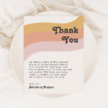 Moderne Retro-70er-Regenbogen-Tabelle Danke-Karte Postkarte<br><div class="desc">Dieser moderne Retro-70er Regenbogentisch ist perfekt für Ihre Vintage Orange-, Rose- und Rosa-Hochzeit. Entworfen mit Elementen eines klassischen, farbenfrohen Boho-Bohbogens und groovy minimalistischen Streifen. Das Design hat ein einzigartiges abstraktes tropisches Strandgefühl, das für jeden Frühling, Sommer oder Hochzeit im Herbst geeignet ist. Das Produkt ist anpassbar, da die Grafik eine...</div>