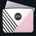 Moderne Retro Geometric Pop Art und Monogram Laptopschutzhülle<br><div class="desc">Die moderne,  geometrische Struktur des Pops mit Retro-Ambiente,  der vorwärts-Laptop-Mantel,  hat schwarze Streifen und rosa Farbblöcke mit einem markanten,  passenden runden Rahmen,  der Ihr Monogramm umgibt. Personalisieren Sie die Textvorlage mit Ihrem Monogramm. In diesem stilvollen Design sind weitere passende Büroprodukte und technisches Zubehör erhältlich.</div>