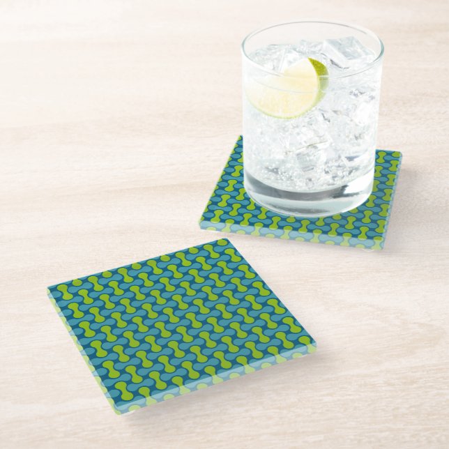 Moderne Retro-Link-Pattern in Blau und Grün Glasuntersetzer (Schrägansicht)