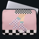 Moderne Roller Skaten Girl Art Karo Laptopschutzhülle<br><div class="desc">Roller Skater Mädchen in Karos auf Rock, und lila Schachbretter auf Quads, Rolle Skaten auf Schachbrettmuster Muster Disco Boden. Perfekte abstrakte Beine Roller Skate Kunst für Roller derby Babe, Frau, Girl. Lovable roller Skate Musterdesign auf Wohngestaltung, Tasse, Packpapier, etc. Roller Skate Kunst Illustrationsgeschenk für Tochter, Enkelin, derby Girl, Roller Babe....</div>