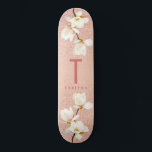 Moderne rosa gürtellose Monogramm personalisierte  Skateboard<br><div class="desc">Moderne rosa mädchenhafte Glitzer monogramm personalisiert magnolia floral minimale stilvolle Typografie Design.</div>