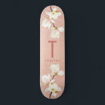 Moderne rosa gürtellose Monogramm personalisierte  Skateboard<br><div class="desc">Moderne rosa mädchenhafte Glitzer monogramm personalisiert magnolia floral minimale stilvolle Typografie Design.</div>