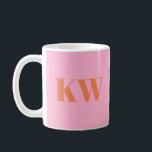 Moderne rosa orangefarbene Monogramm-Initialen Per Kaffeetasse<br><div class="desc">Moderne rosa Orangenmonogramm-Initialen für Personalisierten Kaffee Tasse</div>
