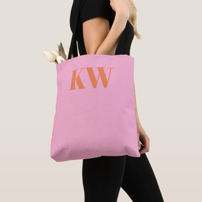 Moderne rosa orangefarbene Monogramm-Initialen Per Tasche (Von Nahem)