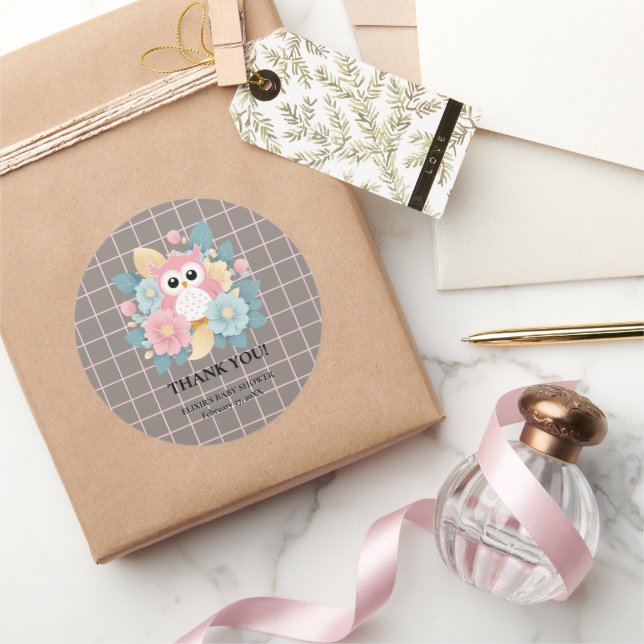 Moderne rosa Owl Blütendusche & Grid Baby Dusche Runder Aufkleber (Schenken)