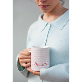Moderne rosa Streifen Elegante Mit Monogramm Typog Zweifarbige Tasse