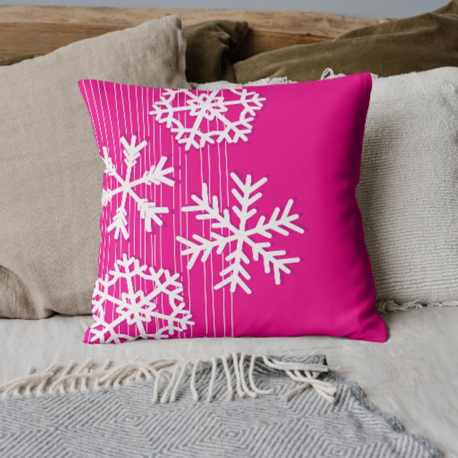 Moderne rosa und weiße Weihnachtsschneeflocken Kissen (Von Creator hochgeladen)