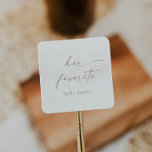 Moderne Rose Gold Drehbuch Ihre Lieblingsfigur Gas Quadratischer Aufkleber<br><div class="desc">Diese moderne Rose Gold Drehbuch ihre Lieblings-Gastgeschenk Hochzeit Aufkleber sind perfekt für eine minimalistische Hochzeit. Das schlichte rosa Rosa Rosengold-Design zeichnet sich durch eine einzigartige industrielle Schrift mit modernem Boho-Stil aus. Anpassbar in jeder Farbe. Behalt das Design minimal und elegant, wie es ist, oder personalisiere es durch Hinzufügen von eigenen...</div>