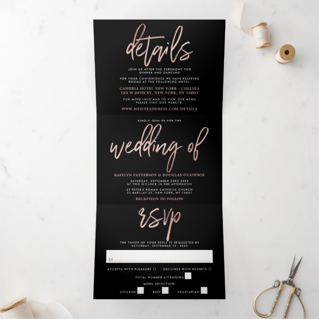 Moderne Rose Gold Foil Script Wedding Suite Dreifach Gefaltete Einladung (Innenseite)