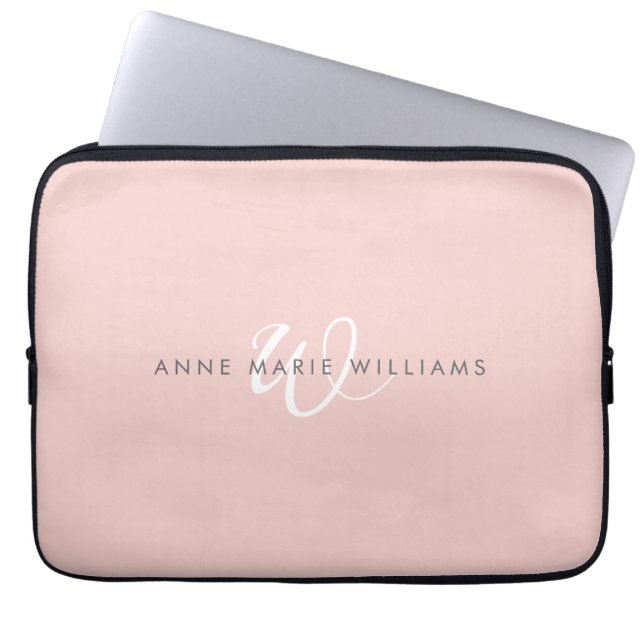 Moderne Rosé Weiß Schrift Monogramm Laptopschutzhülle (Vorderseite)