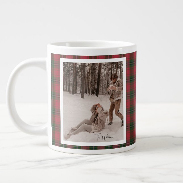 Moderne rote karierte rustikale Weihnachtsgeschenk Jumbo-Tasse (Links)