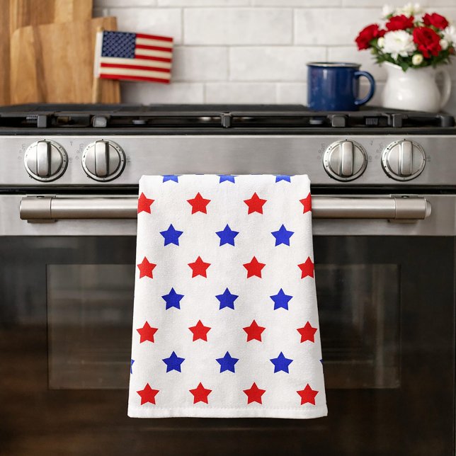 Moderne rote und blaue Sternmuster Geschirrtuch (A kitchen towel with red & blue star pattern on a white background.)