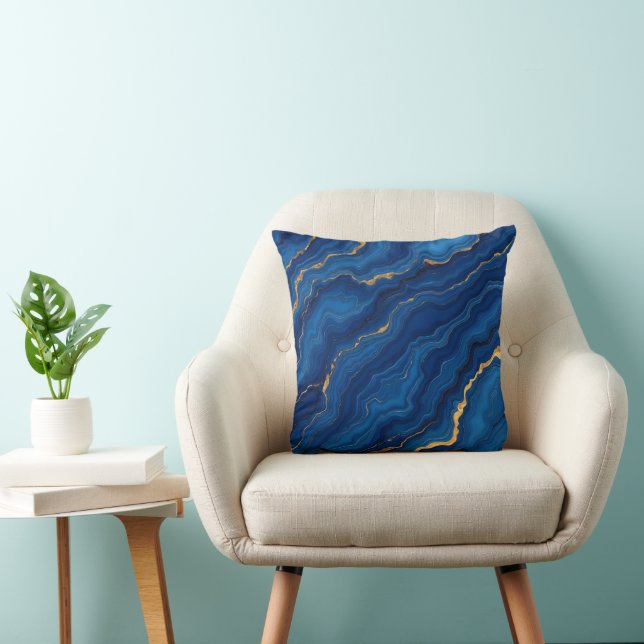 Moderne Royal Blue Gold Marble Collection Kissen (Stuhl )