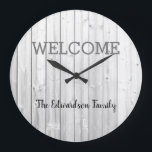 Moderne rustikale Begrüßung Familienname Graue Sei Große Wanduhr<br><div class="desc">Moderne rustikale Begrüßung Familienname,  weißer grauer Schiffshintergrund,  Wanduhr. Sie können den Text einfach ändern und Ihren Namen hinzufügen.</div>