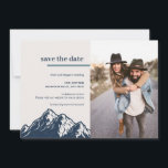 Moderne Rustikale Bergwelt Natur Außenbereich Foto Save The Date<br><div class="desc">Kann vollständig an Ihre Bedürfnisse angepasst werden, um Ihren Anzug zu erfüllen. © Gorjo Designs. Made for you via Zazzle Plattform. // Hinweis: Foto wird nur als Platzhalter verwendet. Sie müssen vor der Bestellung/dem Druck Ihr eigenes Foto ersetzen. Wenn Sie Hilfe benötigen, kontaktieren Sie mich bitte. // Benötigen Sie Hilfe...</div>