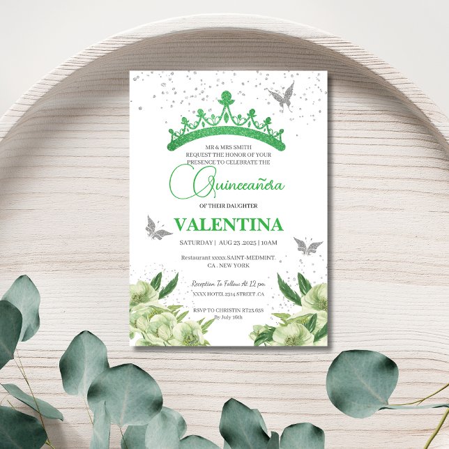 moderne Sage Green Floral Butterfliegen Quinceañer Einladung (Von Creator hochgeladen)