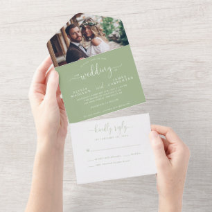 Moderne Salbeigrüne Elegante Skript-Foto-Hochzeit All In One Einladung