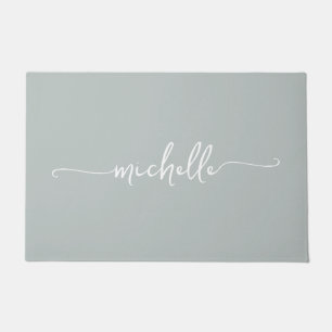 Moderne Salbeigrüne Monogramm-Name-Schrift Fußmatte