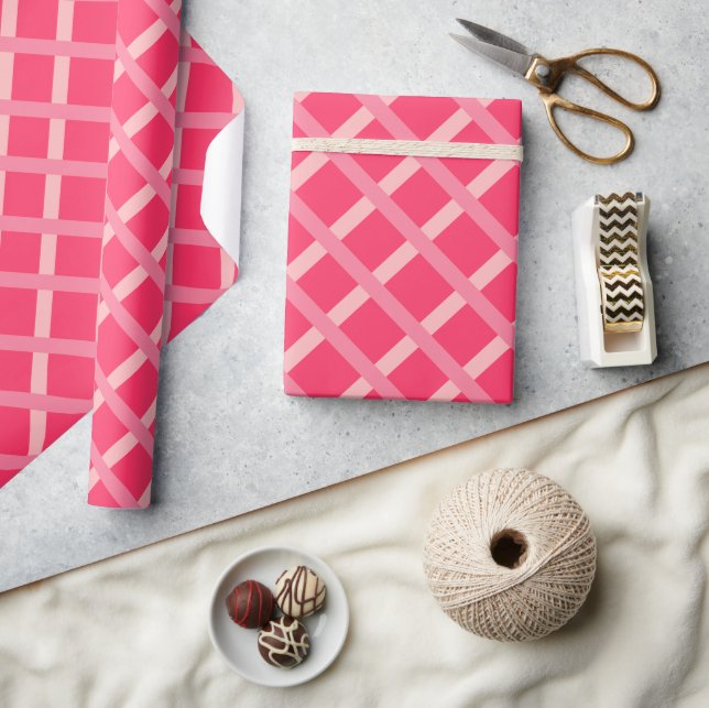 Moderne scharfe rosa geometrische Formen Geschenkpapier (Kunsthandwerk)