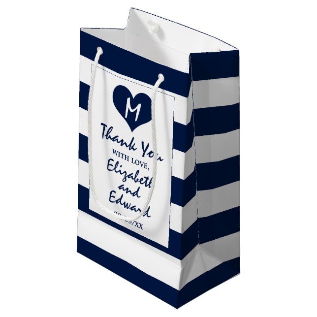 Moderne schicke Hochzeit in Blau und Weiß Kleine Geschenktüte (Vorderseite Schrägansicht)