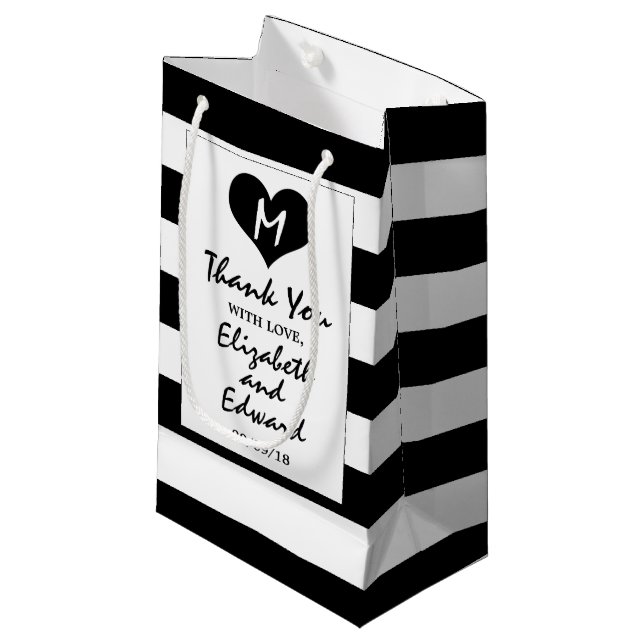 Moderne, schicke Schwarz-Weiß-Hochzeit Kleine Geschenktüte (Vorderseite Schrägansicht)