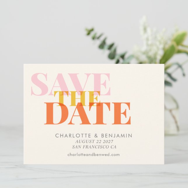 Moderne schicke Typografie Kunst | Sommergelb Save The Date (Stehend Vorderseite)