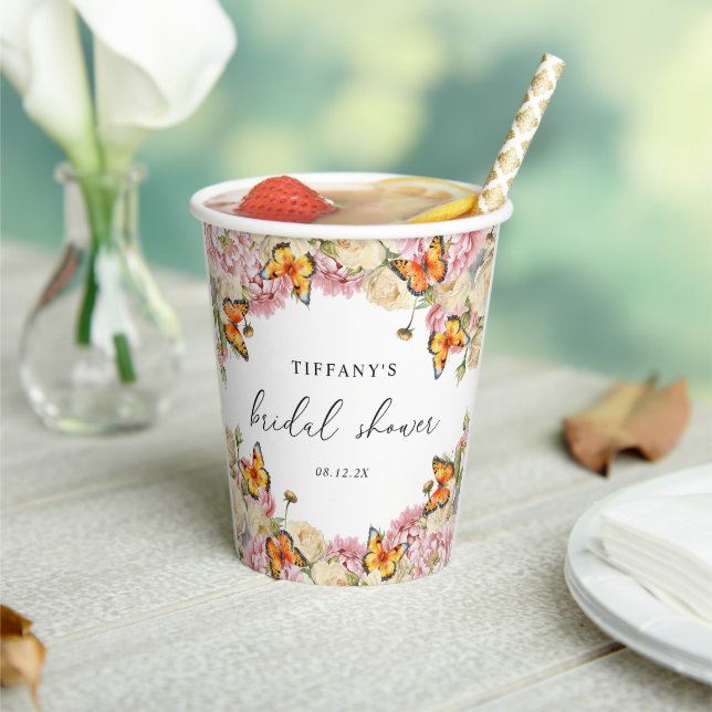 Moderne Schmetterlinge Pink Peonies Brautparty Pappbecher (In Situ)