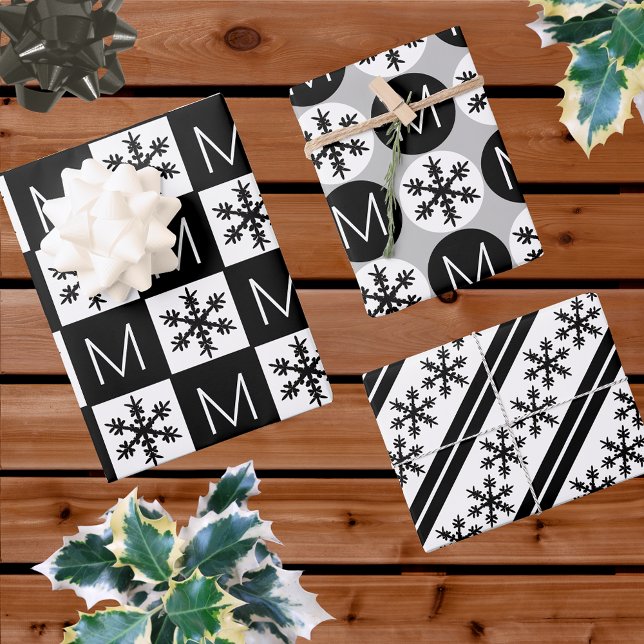 Moderne Schneeflocken mit Schwarzweiß-Monogramm Geschenkpapier Set (Von Creator hochgeladen)
