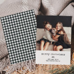 Moderne Schreibmaschine | Ferien-Foto auf Black Gi Feiertagskarte<br><div class="desc">Diese schlichte und stilvolle Urlaubskarte sagt "fröhliche Weihnachten" in der Schrift,  mit einem trendigen botanischen Zweig und Ihrem bevorzugten persönlichen Foto. Der Hintergrund ist mit einem schwarzen Gingham-Muster dekoriert.</div>