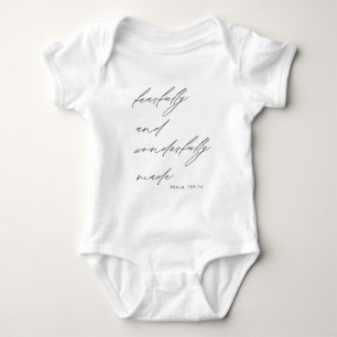 Moderne Schrift ängstlich und wunderbar Christlich Baby Strampler