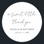Moderne Schrift handgeschriebene Hochzeit Danke Runder Aufkleber<br><div class="desc">Teilen Sie Ihre Dankbarkeit mit einem Geschenk, das sie Liebe. Unsere personalisierten Hochzeitsbedanker sind der ideale Weg, um Ihren besonderen Tag zu begehen und gleichzeitig Ihren Gästen zu danken, dass sie ein Teil davon sind. Geben Sie Ihren Gästen eine schöne, praktische Erinnerung der Liebe und Freude, die Sie geteilt haben,...</div>