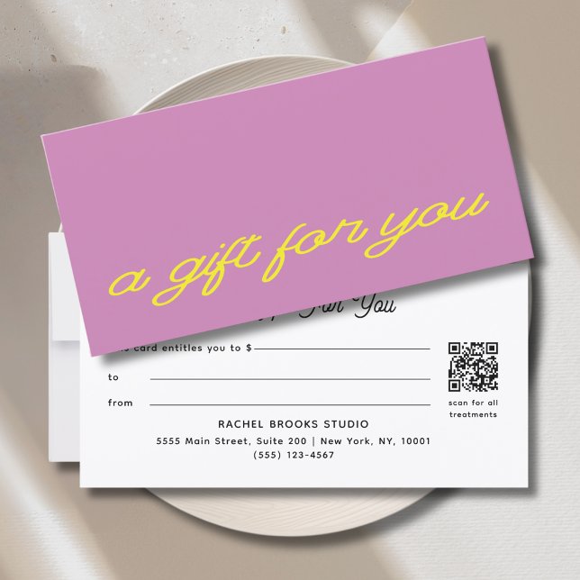 Moderne Schrift Mauve Pink QR-Code-Geschenkgutsche (Modern Script Mauve Pink QR Code Gift Certificate)
