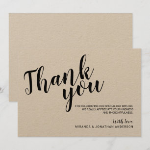 Moderne Schrift Rustikales Kraftpapier Hochzeits-D Einladung