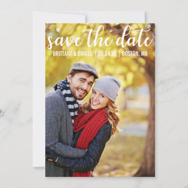 Moderne Schrift | Save the Date Couple Foto Card (Vorderseite)