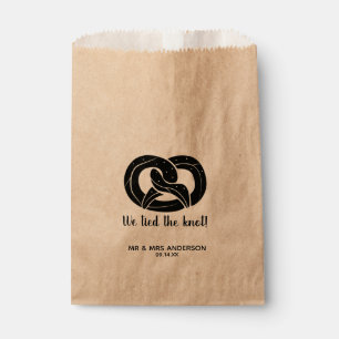 Moderne Schrift Wir tippten die Knot-Pretzel-Hochz Geschenktütchen