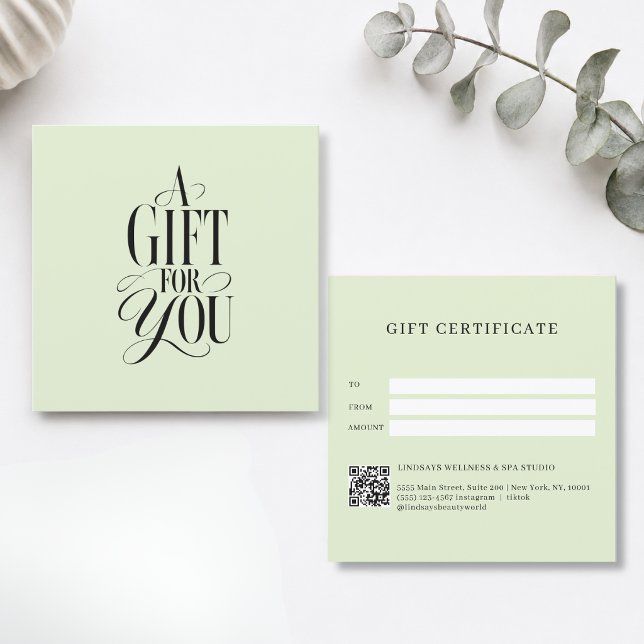 Moderne Schriftart Grün QR-Code Geschenkgutschein (Modern Script Font Green QR Code Gift Certificate)